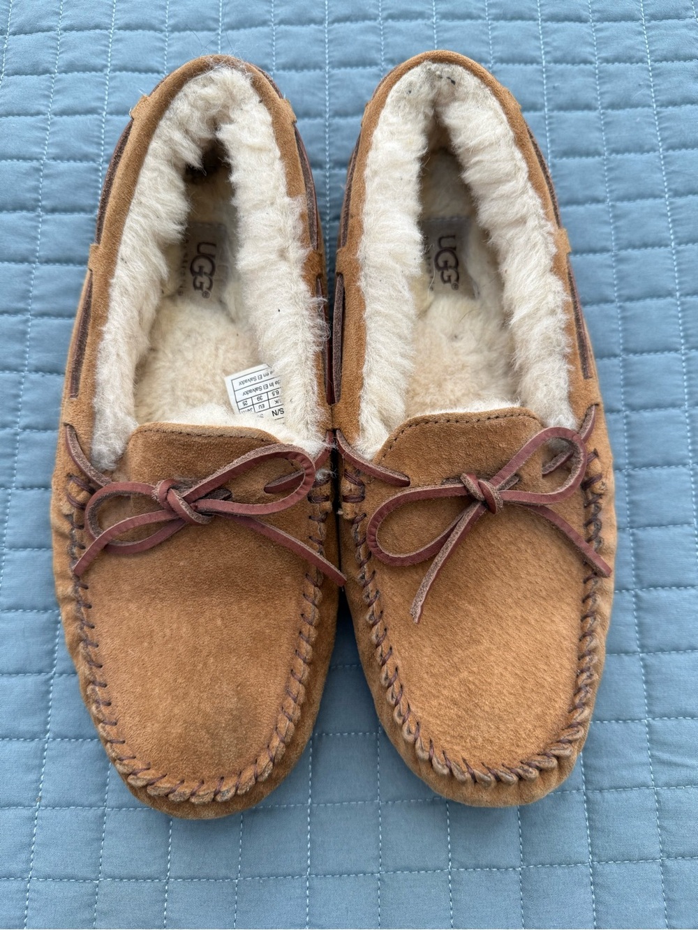 UGG Dakota Moccasin Slippers in chestnut brown suede! Excellent condition! Sz 8